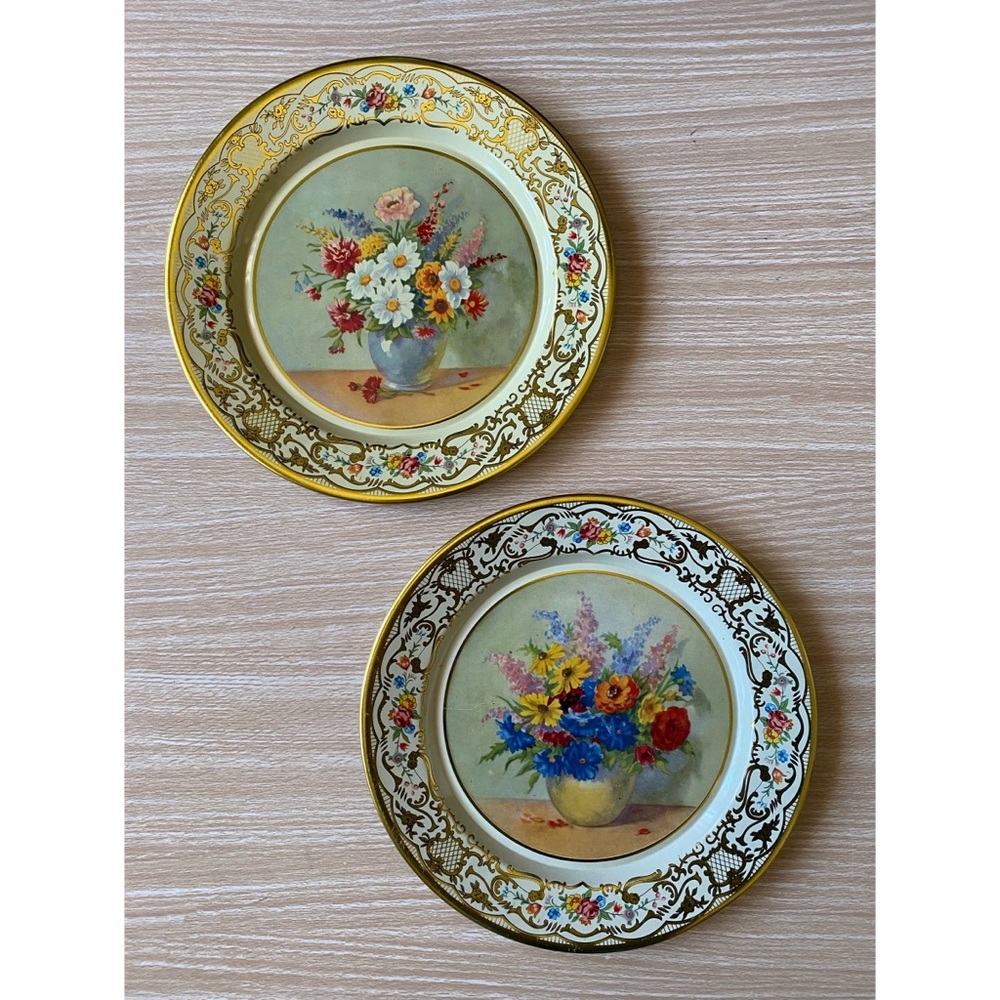Vintage Pair Foral Daher Plates Holland  8” Tin Litho Decorated Wear